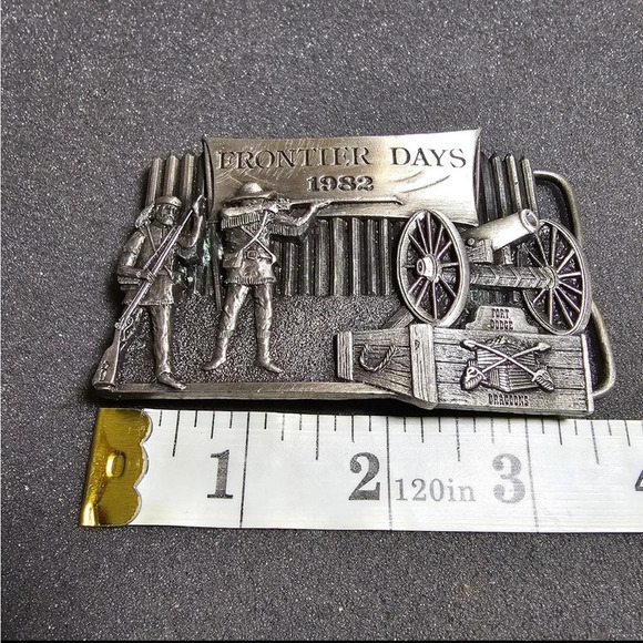 Vintage siskiyou Leather & buckle Co 1982 Fort Dodge Frontier Days Buckel #226 - Picture 8 of 10